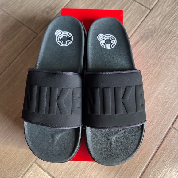 Nike Offcourt Slides - Picture 7 of 11